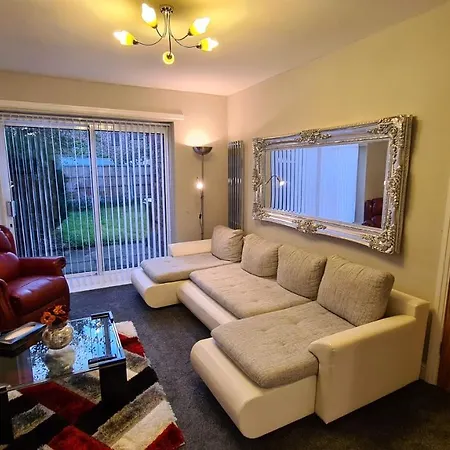 Stunning Home. Free Parking. *