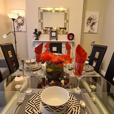 Stunning Home. Free Parking. Holiday home Manchester