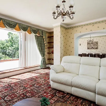 Beautiful 'mayfield' With Private Pool! Villa