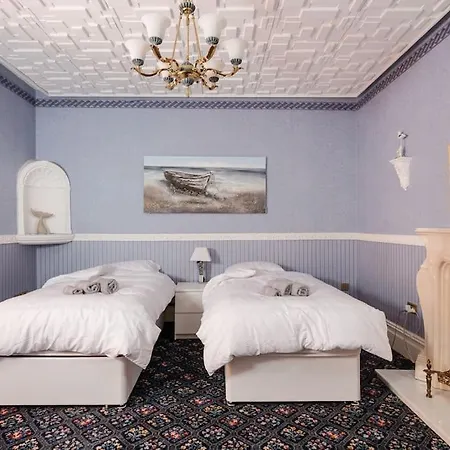 Beautiful 'mayfield' With Private Pool! Manchester