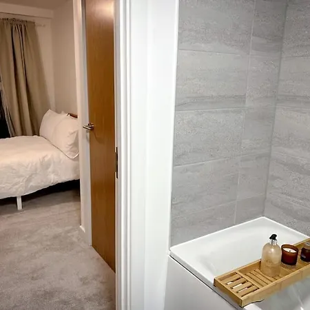 Private Lux Centre In * Манчестер