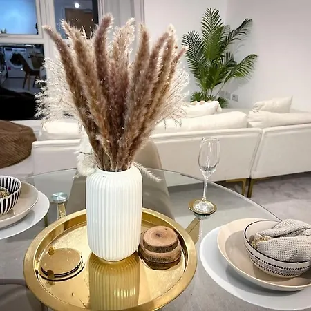 Private Lux Centre In