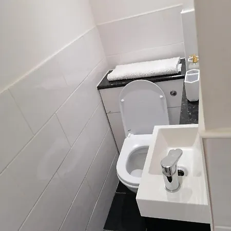 Large House With 3 Bedrooms House, 5 Guests Near City/manu Stadiums * Manchester