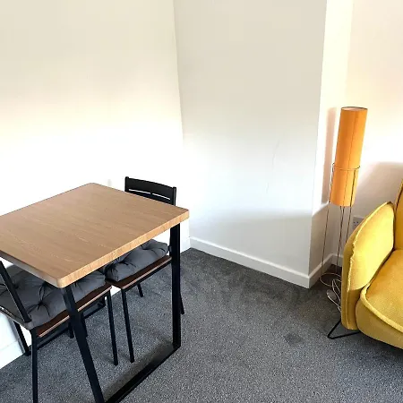 아파트 Recently Refurbished 15 Mins From Centre 맨체스터
