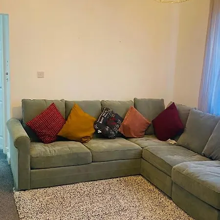 Private In A 2 Bedroom *