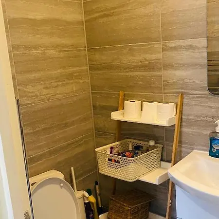 Private In A 2 Bedroom * Manchester