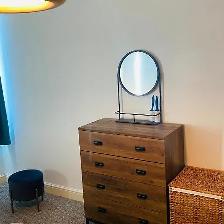 Private In A 2 Bedroom *