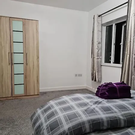 Impeccable 4-bed House Near Centre Dom wakacyjny *