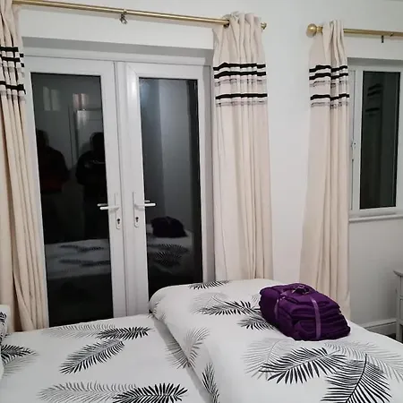 Impeccable 4-bed House Near Centre Holiday home Manchester
