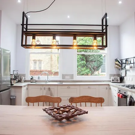 3 Bath Contemporary Victorian Near Attractions * Manchester