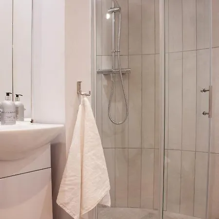 3 Bath Contemporary Victorian Near Attractions Manchester