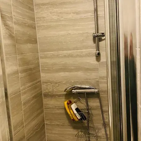Private In A 2 Bedroom *