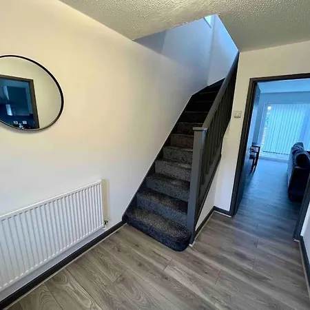 3 Bedroom House With Parking Prázdninový dům