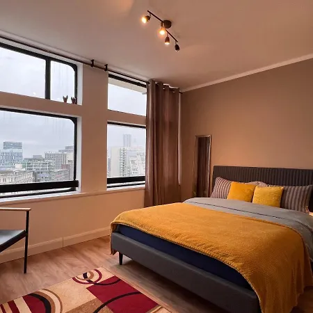 View 2 Bedrooms Flat Apartamento *