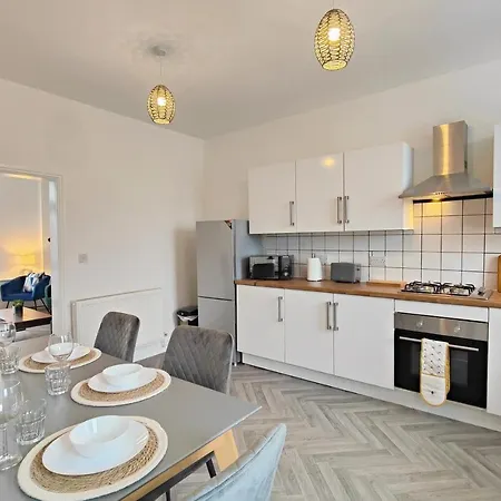 Dom wakacyjny Stott House - Bright Spacious Townhouse 15 Minutes To Central With Free Parking *