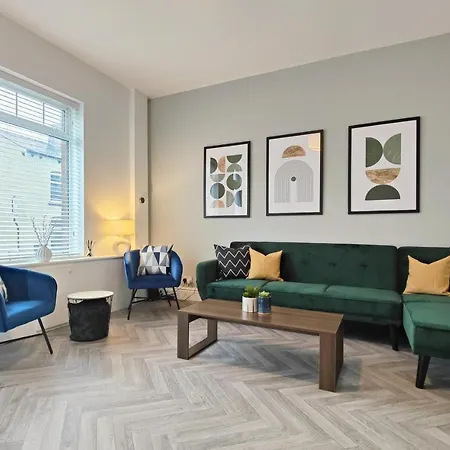 Stott House - Bright Spacious Townhouse 15 Minutes To Central With Free Parking Сasa de vacaciones Mánchester