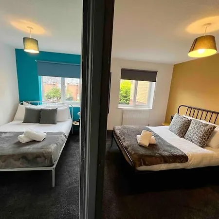 3 Bedroom House With Parking 別荘 *