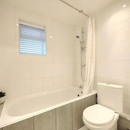 Stott House - Bright Spacious Townhouse 15 Minutes To Central With Free Parking Сasa de vacaciones Mánchester