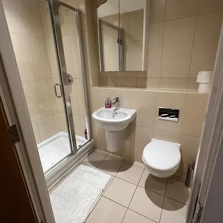 アパート Bigkings Cosy 2 Bedroom With Free Parking In マンチェスター