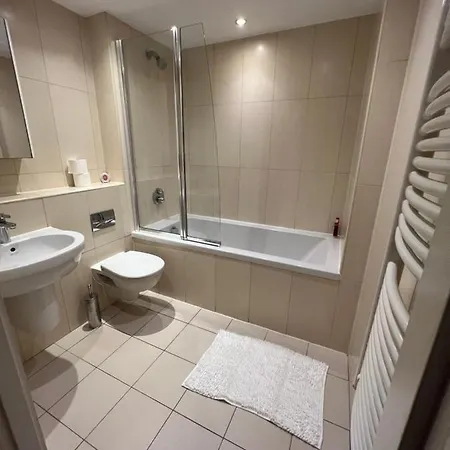 Bigkings Cosy 2 Bedroom With Free Parking In マンチェスター