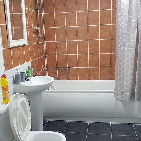 Double Bedroom In 13 Woodfold Ave, M19 3ap, Rm1 2 Sing Bed 招待所