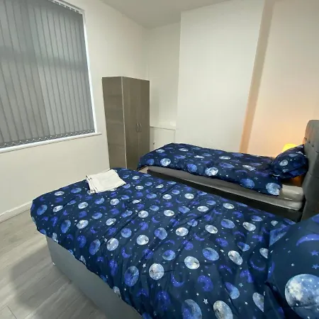 Double Bedroom In 13 Woodfold Ave, M19 3ap, Rm1 2 Sing Bed