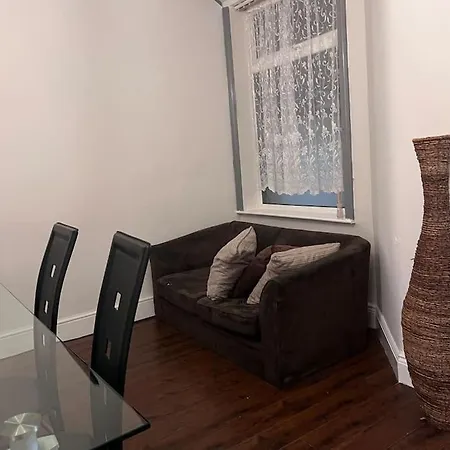 Дом отдыха Beautiful 3 Bedroom House, Close To Mu Stadium. *
