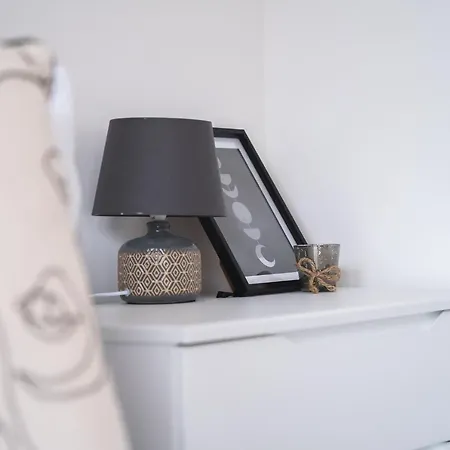شقة Centre 2-bed - New - Free Wi-fi - *