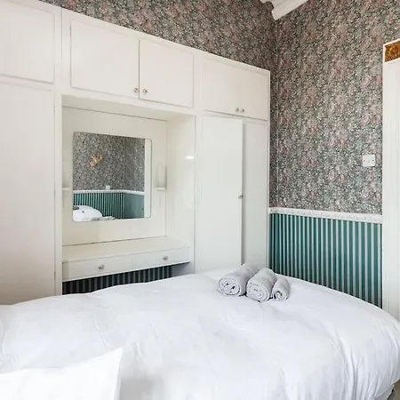 Villa Beautiful 'mayfield' With Private Pool! Manchester