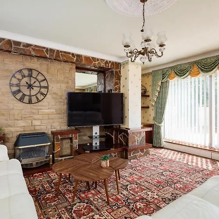 Beautiful 'mayfield' With Private Pool! Villa