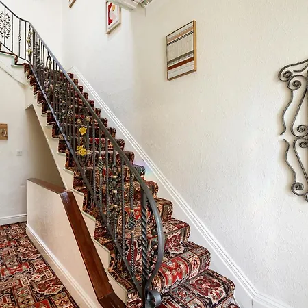 Villa Beautiful 'mayfield' With Private Pool! *