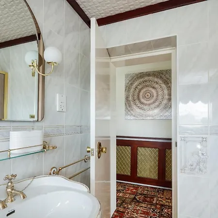 Villa Beautiful 'mayfield' With Private Pool! Manchester