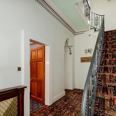 Beautiful 'mayfield' With Private Pool! Villa