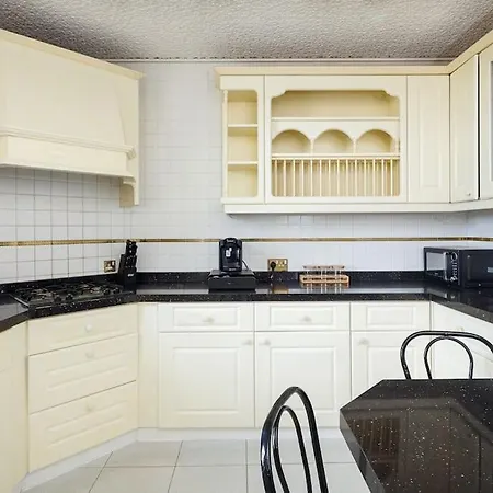 Beautiful 'mayfield' With Private Pool! Manchester