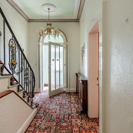 Beautiful 'mayfield' With Private Pool! Villa