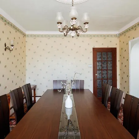 Beautiful 'mayfield' With Private Pool! *