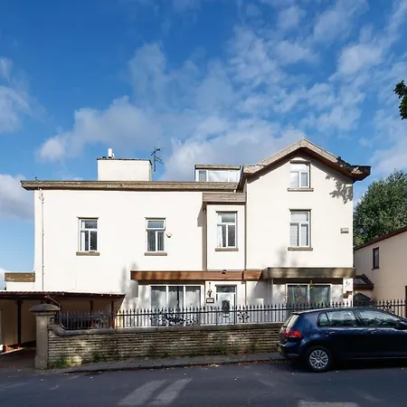 Beautiful 'mayfield' With Private Pool! Manchester