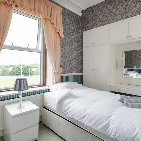 Villa Beautiful 'mayfield' With Private Pool! *