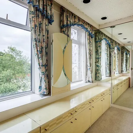 Beautiful 'mayfield' With Private Pool! *