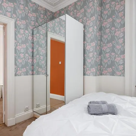 Beautiful 'mayfield' With Private Pool! בית נופש