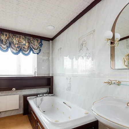 Villa Beautiful 'mayfield' With Private Pool! *