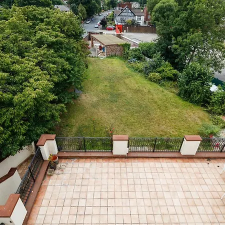 Villa Beautiful 'mayfield' With Private Pool! Manchester