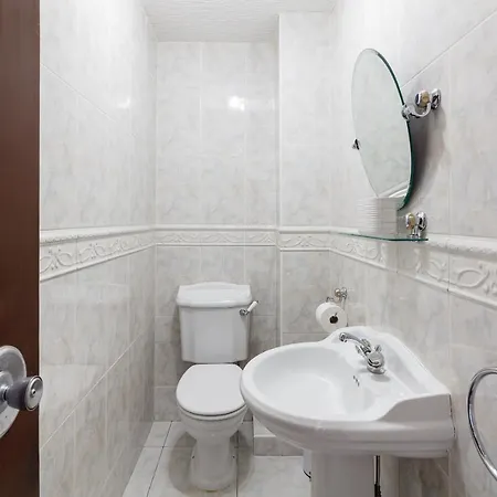 Beautiful 'mayfield' With Private Pool!