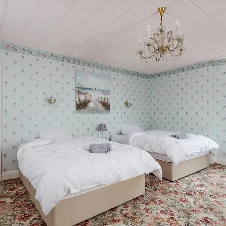 Villa Beautiful 'mayfield' With Private Pool! *
