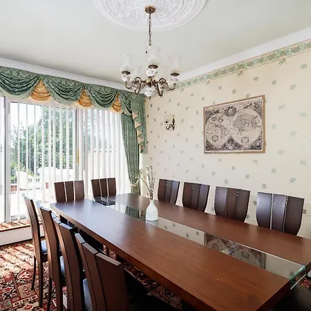 Villa Beautiful 'mayfield' With Private Pool!