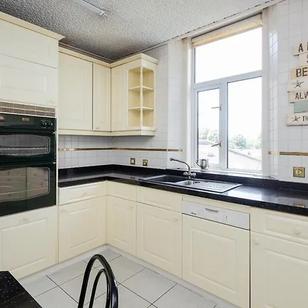 Villa Beautiful 'mayfield' With Private Pool!