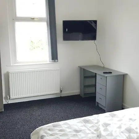 Double Bedroom In M19, Rm2 1 Double Bed Konukevi