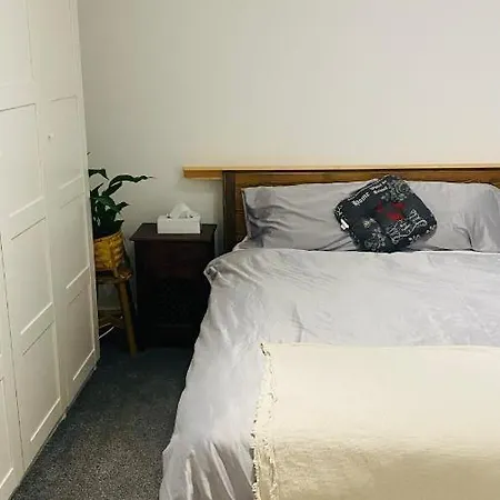 Private In A 2 Bedroom *