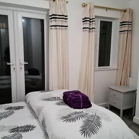 別荘 Impeccable 4-bed House Near Centre