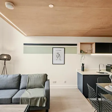 Skygardens-charming Central Duplex * Манчестер